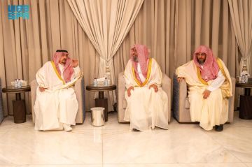 أمير الرياض يزور أبناء الشيخ عبدالعزيز آل الشيخ رحمه الله