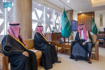 محافظ الدرعية يستقبل وفدا من أسرة آل معمر وأبناء إبراهيم السلمان