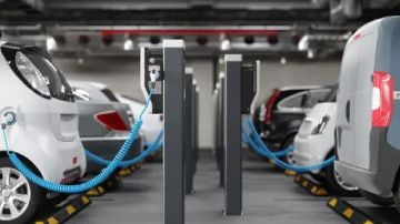 العبيكان: السيارات ذاتية القيادة ستحدث اضطراب كبير في سوق صناعة السيارات.. فيديو