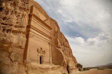 الحجــر.. هنـدسـة الأنبــاط الخـالـدة