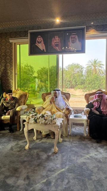 الرافع يستقبل المهنئين ويزور المرضى وكبار السن الرافع يستقبل المهنئين ويزور المرضى وكبار السن