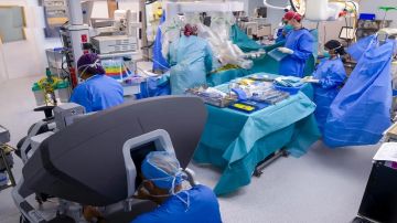 التخصصي ينجح في إجراء عملية سحب القولون بتقنية سونسن لطفل التخصصي ينجح في إجراء عملية سحب القولون بتقنية سونسن لطفل