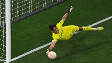 الدعيع: بونو أفضل حارس مر في تاريخ الهلال.. فيديو الدعيع: بونو أفضل حارس مر في تاريخ الهلال.. فيديو