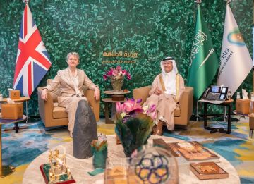 وزير الطاقة يبحث فرص التعاون في قطاع الطاقة مع وزيرة الخارجية والتنمية البريطانية