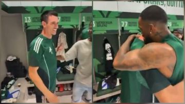 احتفال لاعبي الأهلي بـ إيبانيز بعد استدعائه لقائمة البرازيل.. فيديو احتفال لاعبي الأهلي بـ إيبانيز بعد استدعائه لقائمة البرازيل.. فيديو