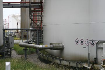 بلومبرغ: دول الشرق الأوسط تخفض إنتاجها اليومي من النفط