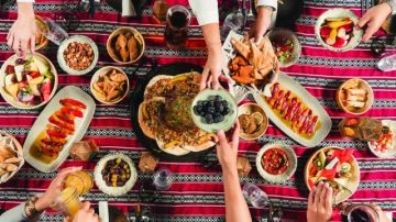 خبراء التغذية: الإفراط في وجبة صباح العيد يسبب اضطرابات هضمية