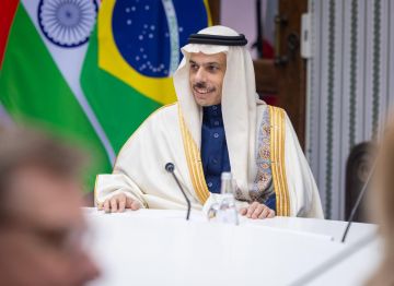 وزير الخارجية يشارك في جلسة التهديدات العابرة للحدود والسيادة وزير الخارجية يشارك في جلسة التهديدات العابرة للحدود والسيادة