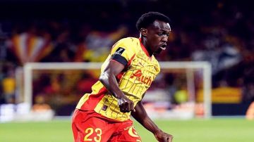 سعود عبد الحميد يتلقى عرضا فلكيا من الهلال.. فيديو