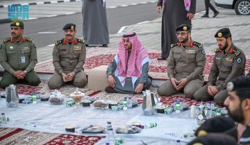 نائب أمير حائل يشارك رجال الأمن إفطارهم الرمضاني في الميدان