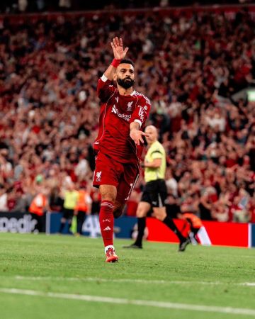 ناد سعودي يتحرك لضم محمد صلاح بعد أنباء ضم هيوز من ليفربول