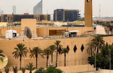 نيويورك تايمز: الخارجية الأمريكية تأمر دبلوماسييها بمغادرة السعودية فورا