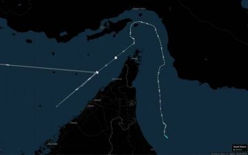 ناقلة نفط باكستانية تكسر جمود هرمز وتبحر نحو صحار العمانية