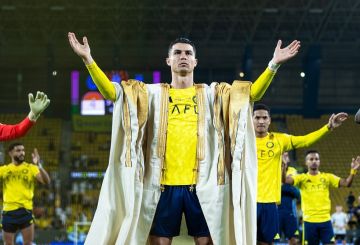 هل يلعب كريستيانو رونالدو في فريقه ألميريا؟.. أول رد من النادي! هل يلعب كريستيانو رونالدو في فريقه ألميريا؟.. أول رد من النادي!