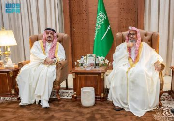 أمير الرياض يزور مفتي عام المملكة أمير الرياض يزور مفتي عام المملكة