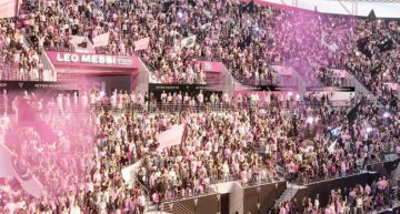 إنتر ميامي كرمه بمدرج يحمل اسمه.. ميسي يحارب استغلاله في المنتجات المقلدة