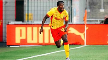 المعلم: 4 أندية سعودية طلبت ضم سعود عبد الحميد وهذا قراراه