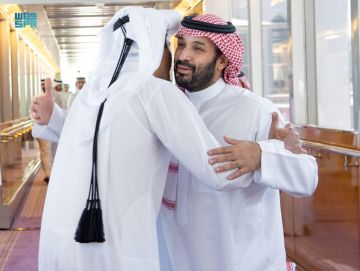 أمير دولة قطر يغادر جدة وولي العهد في مقدمة مودعيه أمير دولة قطر يغادر جدة وولي العهد في مقدمة مودعيه