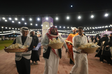 بسطة خير تجذب أكثر من 35 ألف زائر في الشرقية ومشاركة 200 بائع جائل في 10 مواقع بسطة خير تجذب أكثر من 35 ألف زائر في الشرقية ومشاركة 200 بائع جائل في 10 مواقع