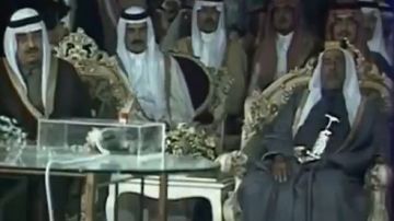 لقطات نادرة للملك فهد خلال حفل افتتاح جسر الملك فهد قبل 40 عاما.. فيديو لقطات نادرة للملك فهد خلال حفل افتتاح جسر الملك فهد قبل 40 عاما.. فيديو