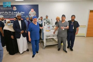 نجاح فصل التوأم الملتصق الصومالي رحمة و رملا بعد عملية جراحية معقدة استغرقت 12 ساعة