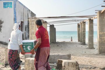 المملكة توزع 520 سلة غذائية في مديرية ذو باب بمحافظة تعز المملكة توزع 520 سلة غذائية في مديرية ذو باب بمحافظة تعز