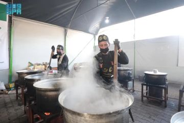 المطبخ المركزي التابع لمركز الملك سلمان للإغاثة يواصل تقديم الوجبات الغذائية في قطاع غزة