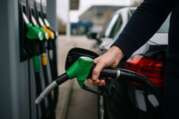 أسعار البنزين بأمريكا تتجاوز 4 دولارات للجالون