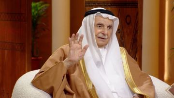 الجزائري: غازي القصيبي لم ينجح في الصحة وتوسط له أمير البحرين فأصبح سفيرا.. فيديو