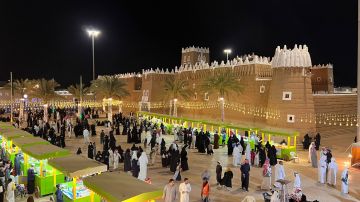 بسطة خير 2026 تنعش ساحة قصر الإمارة بنجران وتحقق رضا كاملا للباعة بسطة خير 2026 تنعش ساحة قصر الإمارة بنجران وتحقق رضا كاملا للباعة