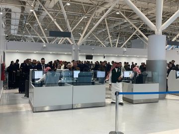 مطار عرعر يستقبل أول رحلة تقل أكثر من 100 عراقي عالقين في القاهرة