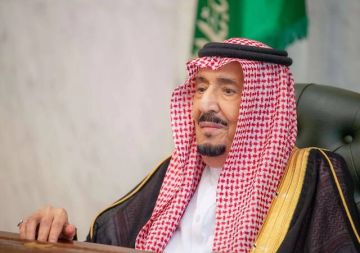 الملك سلمان يؤكد استمرار خدمة الحرمين ودعم جهود السلام والاستقرار