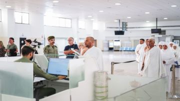 جوازات ميناء جدة تستقبل ضيوف الرحمن القادمين لأداء العمرة.. صور جوازات ميناء جدة تستقبل ضيوف الرحمن القادمين لأداء العمرة.. صور