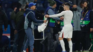 عقوبات يويفا تهدد بيدرو نيتو لدفعه جامع الكرات