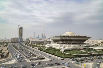 وزارة الداخلية: الغرامة والسجن والإبعاد لمن ينقل أو يشغل أو يؤوي أو يتستر على مخالفي نظامي الإقامة والعمل وزارة الداخلية: الغرامة والسجن والإبعاد لمن ينقل أو يشغل أو يؤوي أو يتستر على مخالفي نظامي الإقامة والعمل