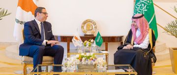 وزير الخارجية يناقش مع نظيريه القبرصي والأوزبكي المستجدات