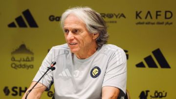 جيسوس يمنح لاعبيه إجازة 6 أيام جيسوس يمنح لاعبيه إجازة 6 أيام