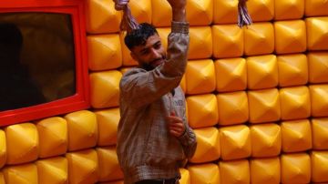 رامز جلال عن أبو الشامات: معانا بعبع المدافعين والحراس.. فيديو رامز جلال عن أبو الشامات: معانا بعبع المدافعين والحراس.. فيديو