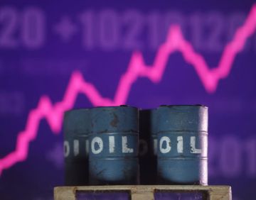 خام برنت يرتفع 2.67 ليبلغ عند التسوية 103.14 دولار خام برنت يرتفع 2.67 ليبلغ عند التسوية 103.14 دولار