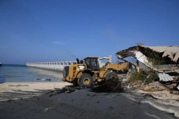 أمانة جدة تزيل تعديات على أرض حكومية بحي الأجواد