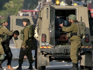 الاحتلال الإسرائيلي يعتقل عددا من الفلسطينيين بالضفة الغربية المحتلة