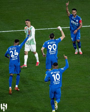 الهلال يكتسح النجمة برباعية ويواصل انتصاراته