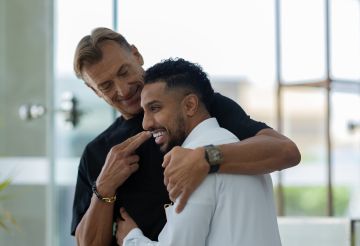 لقطة عناق رينارد لسالم الدوسري خلال التحاق الأخير بمعسكر المنتخب تخطف الأنظار لقطة عناق رينارد لسالم الدوسري خلال التحاق الأخير بمعسكر المنتخب تخطف الأنظار