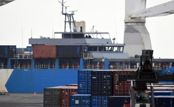 هيئة بحرية: سقوط مقذوفين في محيط سفينة قرب السعودية هيئة بحرية: سقوط مقذوفين في محيط سفينة قرب السعودية