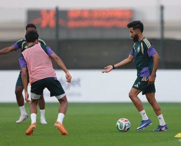 الأخضر (B) يواصل برنامج الإعداد المتزامن مع المنتخب الوطني الأول الأخضر (B) يواصل برنامج الإعداد المتزامن مع المنتخب الوطني الأول