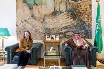 الخريجي يستقبل القائم بأعمال سفارة أمريكا لدى المملكة