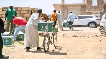 سلمان للإغاثة يوزع سلال غذائية على النازحيين بالسودان.. صور سلمان للإغاثة يوزع سلال غذائية على النازحيين بالسودان.. صور