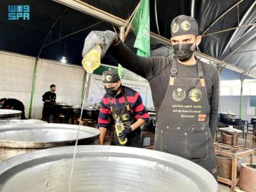 مركز الملك سلمان للإغاثة يوزع (24,000) وجبة غذائية ساخنة