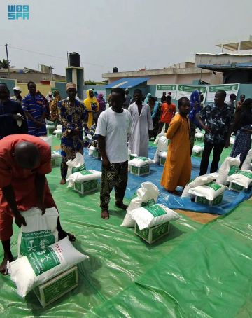 المملكة توزع (1.650) سلة غذائية في عدة محافظات بجمهورية بنين