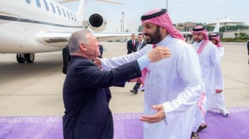 ملك الأردن يصل إلى جدة وسمو ولي العهد في مقدمة مستقبليه.. صور ملك الأردن يصل إلى جدة وسمو ولي العهد في مقدمة مستقبليه.. صور